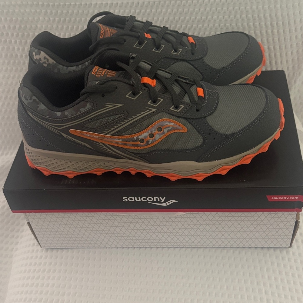 Unisex Saucony Cohesion TR14 Olive Camo Neon Orange Athletic Shoes W8 M6.5 New